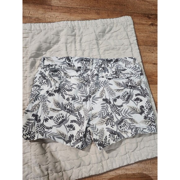 Old Navy Pixie Casual Shorts Women's Size 10 Floral Leaves Print Ivory Gray - Picture 6 of 6